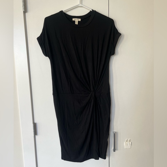 Silence + Noise Side Knot T-Shirt Dress in black (size S) - Picture 2 of 7